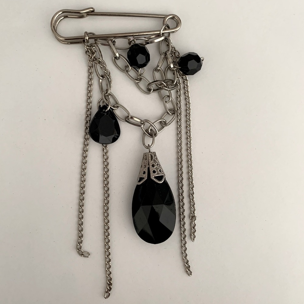 Victorian/ steam punk woman’s brooch pin
